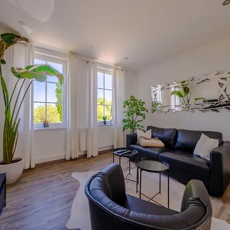 Апартаменты Aurora Schaar 1, 120qm, Wifi, Maisonette, Modern,2 Schlafzimmer, 1 Wohnzimmer Вильгельмсхафен
