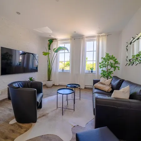 Aurora Schaar 1, 120qm, Wifi, Maisonette, Modern,2 Schlafzimmer, 1 Wohnzimmer *