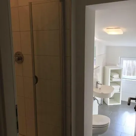 Апартаменты Aurora Schaar 1, 120qm, Wifi, Maisonette, Modern,2 Schlafzimmer, 1 Wohnzimmer Вильгельмсхафен